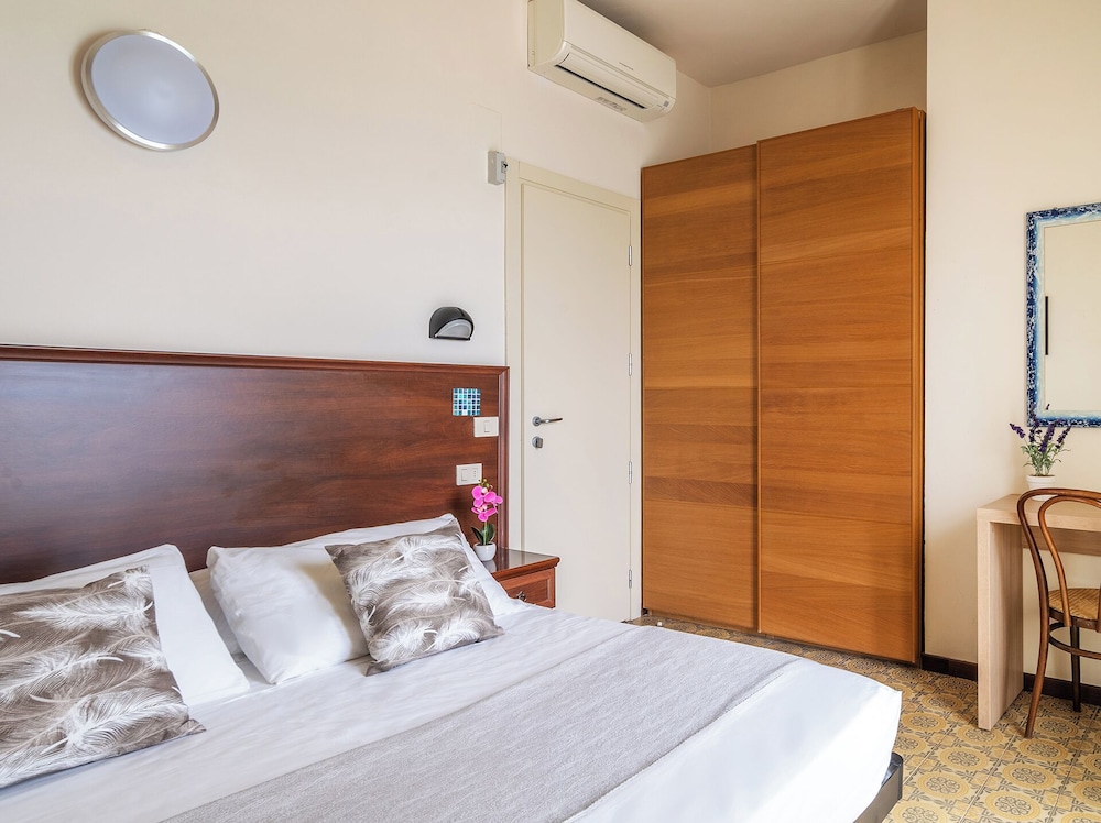 Hotel Metropol 12/50