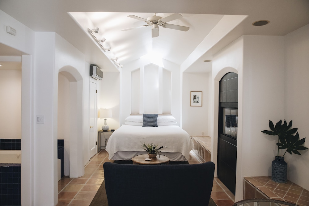 Cottage Inn & Spa 12/72