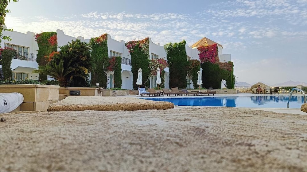 Eden Rock Hotel 24/32