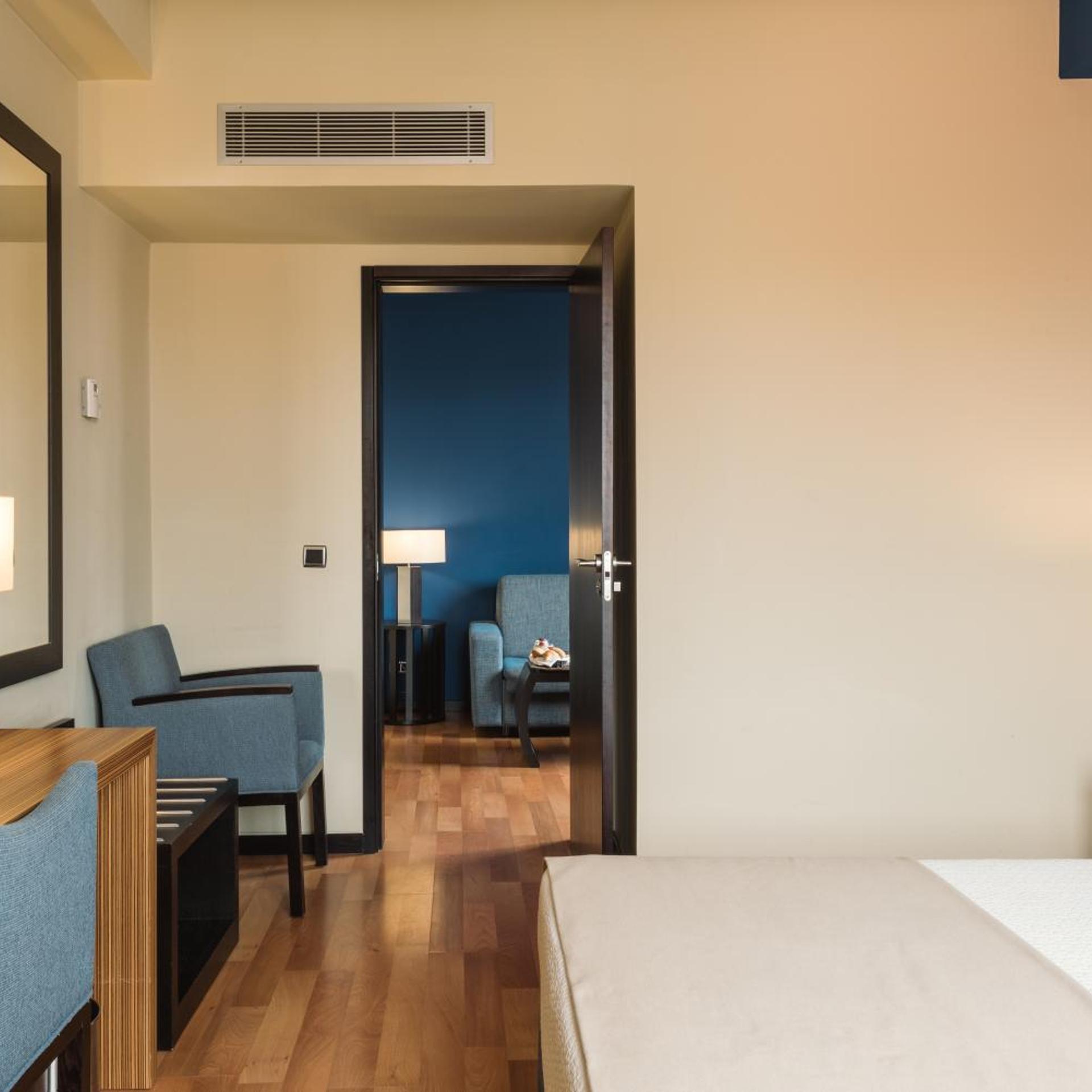EXECUTIVE, TWIN BEDS