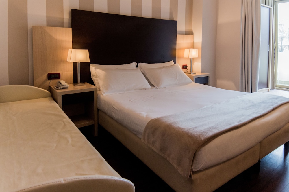 COMFORT, SINGLE, DOUBLE BED, BALCONY