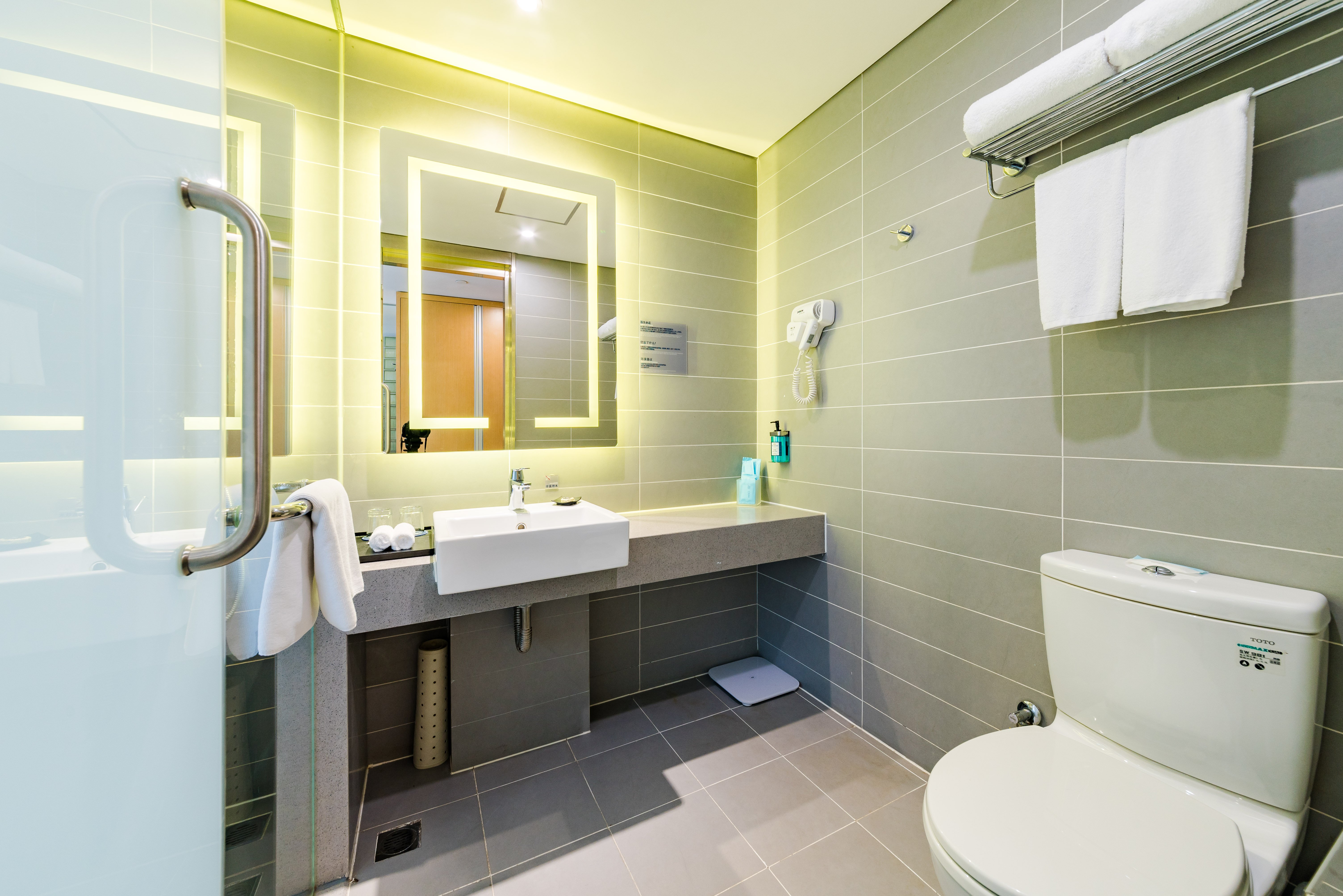 HOLIDAY INN EXPRESS SHIJIAZHUANG HEPING 62/63