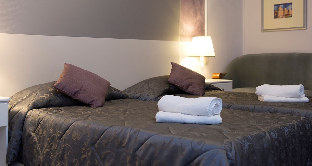 SLIEMA MARINA HOTEL 48/70
