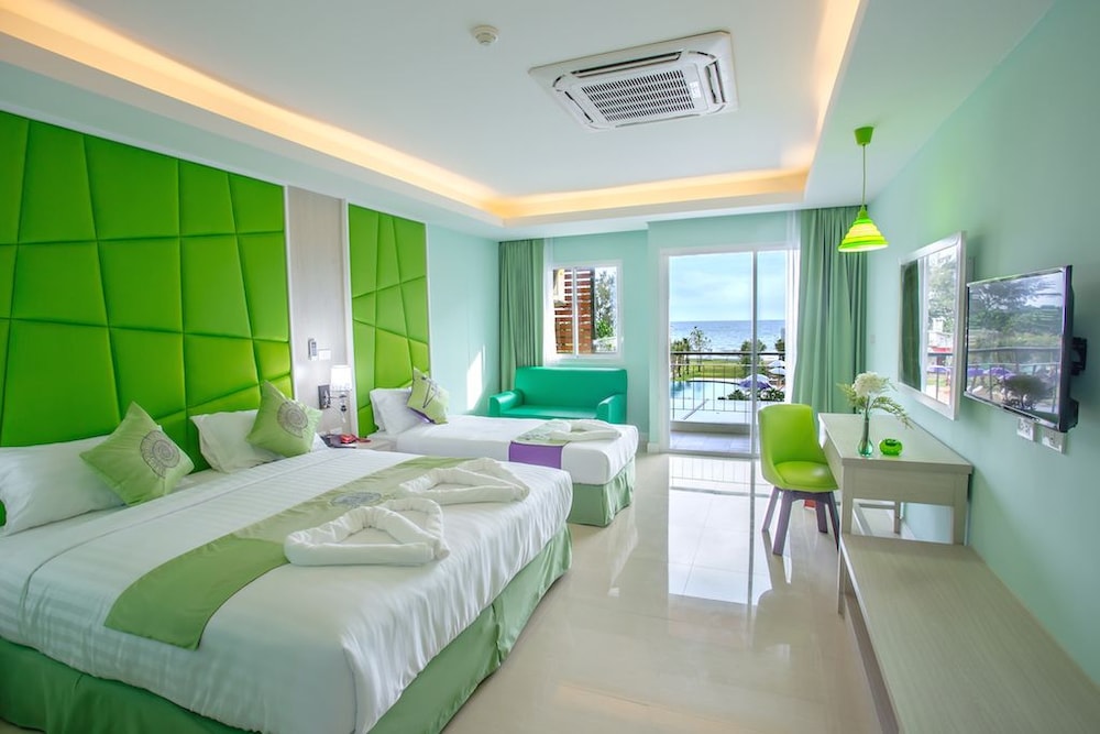 Saint Tropez Beach Resort Hotel 31/74