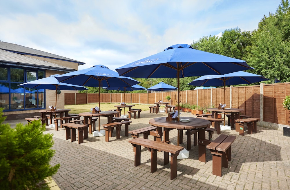 NOVOTEL LONDON STANSTED AIRPORT 65/69
