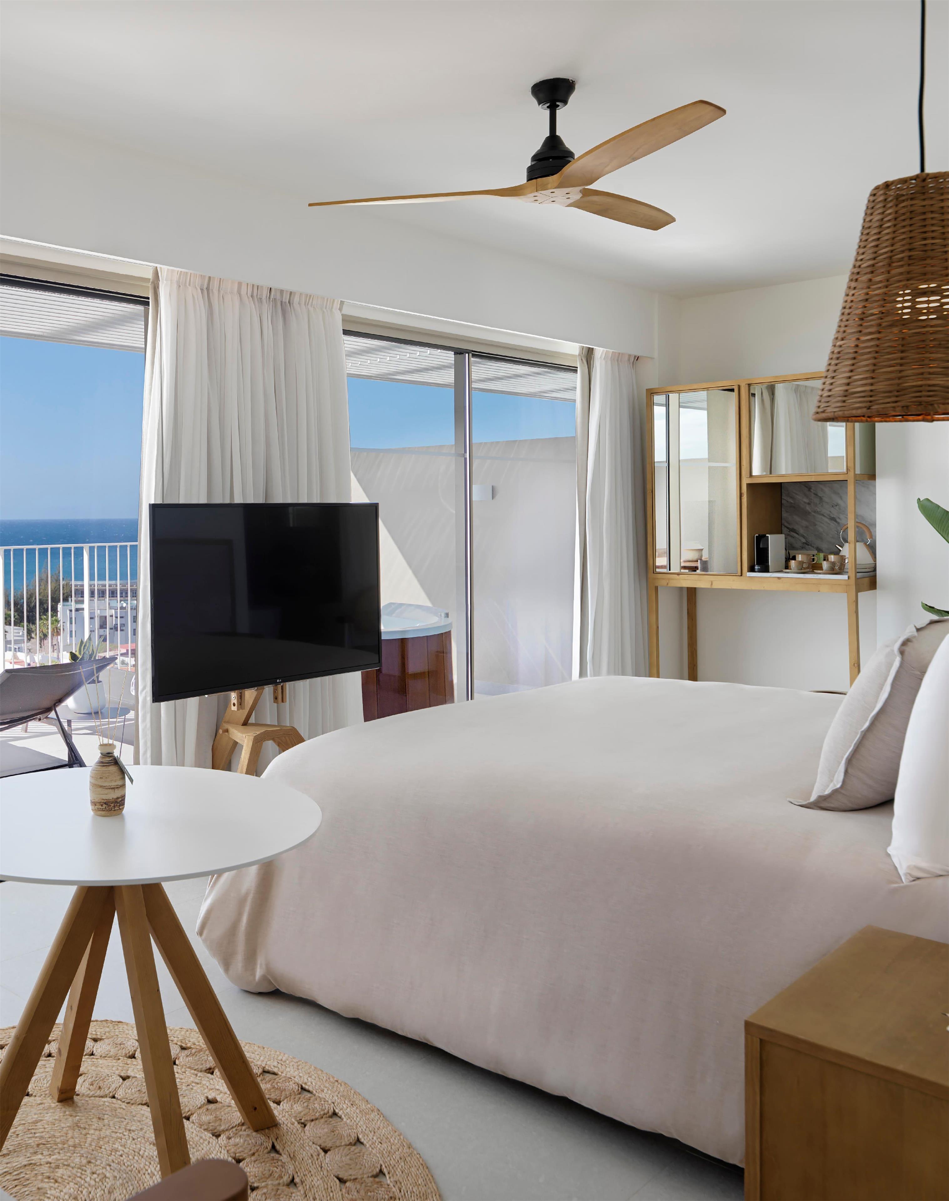 Reserve, Junior Suite, Ocean Front, Terrace Bathtub