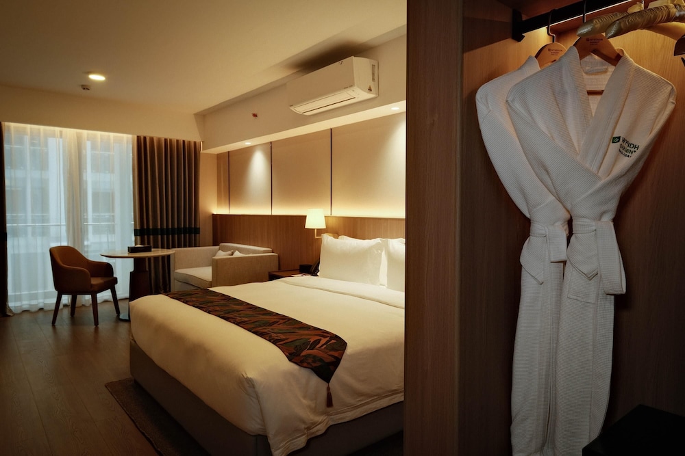 ROOM, TRIPLE, MULTIPLE BEDS, ACCESSIBLE