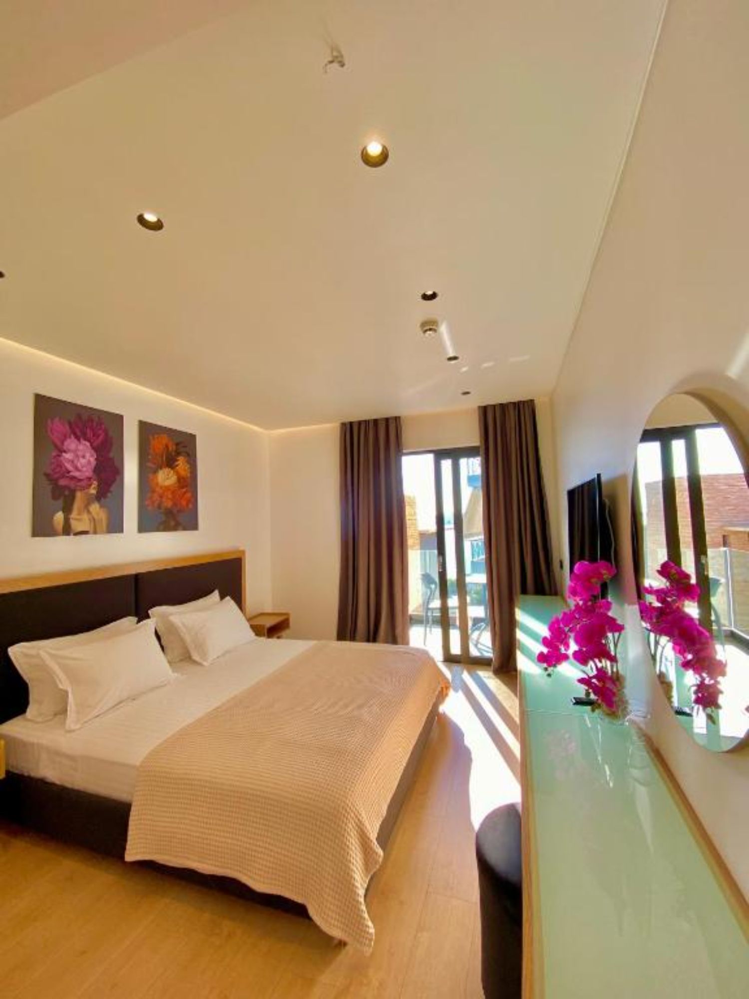 Deluxe, Double Bed, Side Sea View