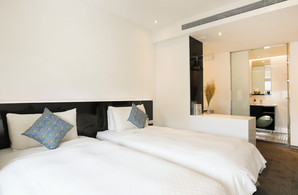 DELUXE, TWIN BEDS