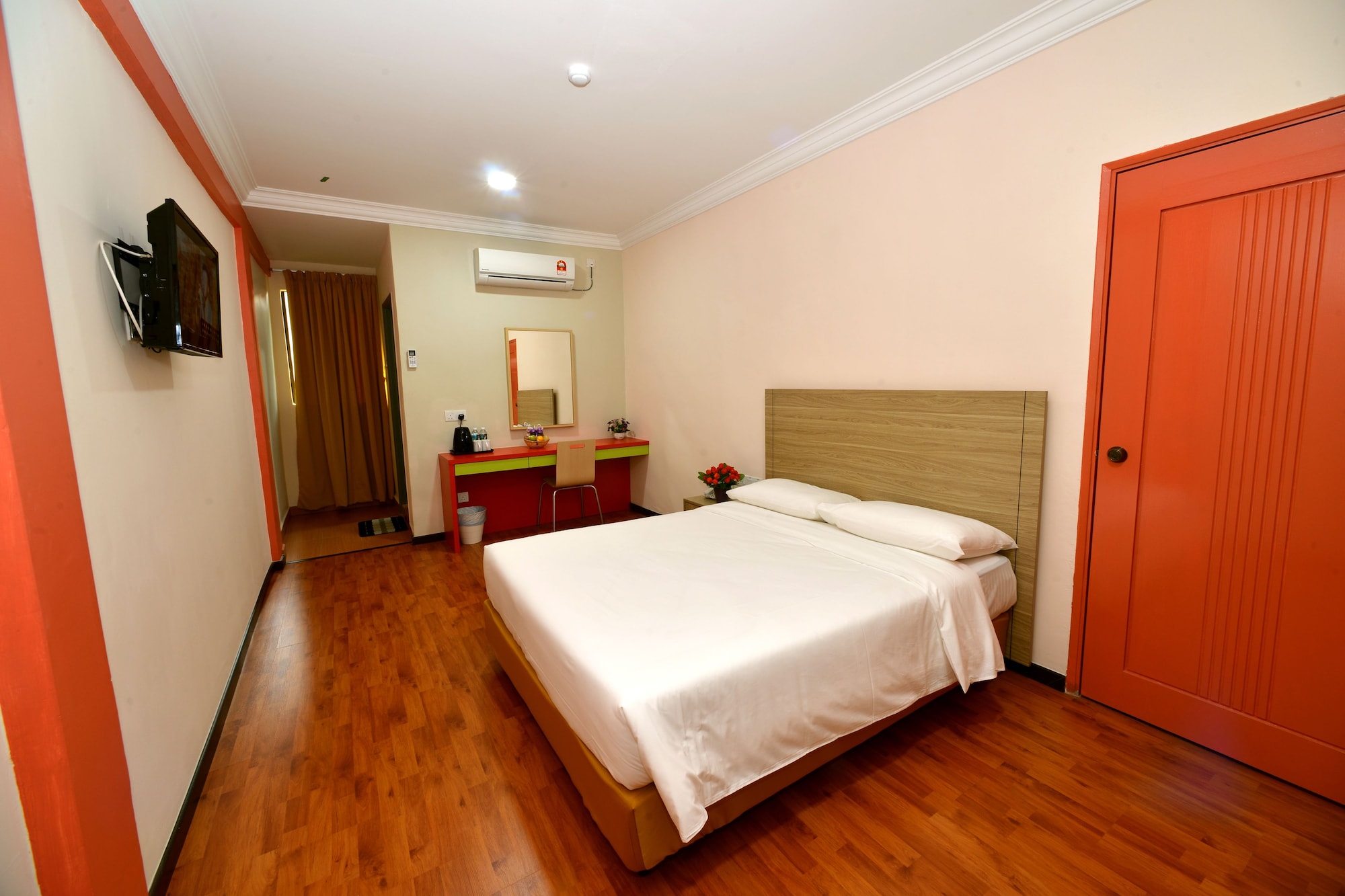 DELUXE, QUEEN BED
