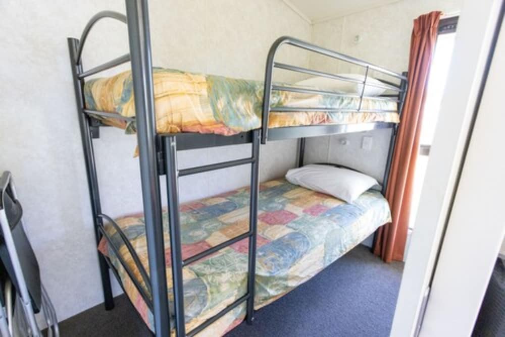 Cosy Corner Holiday Park 18/50