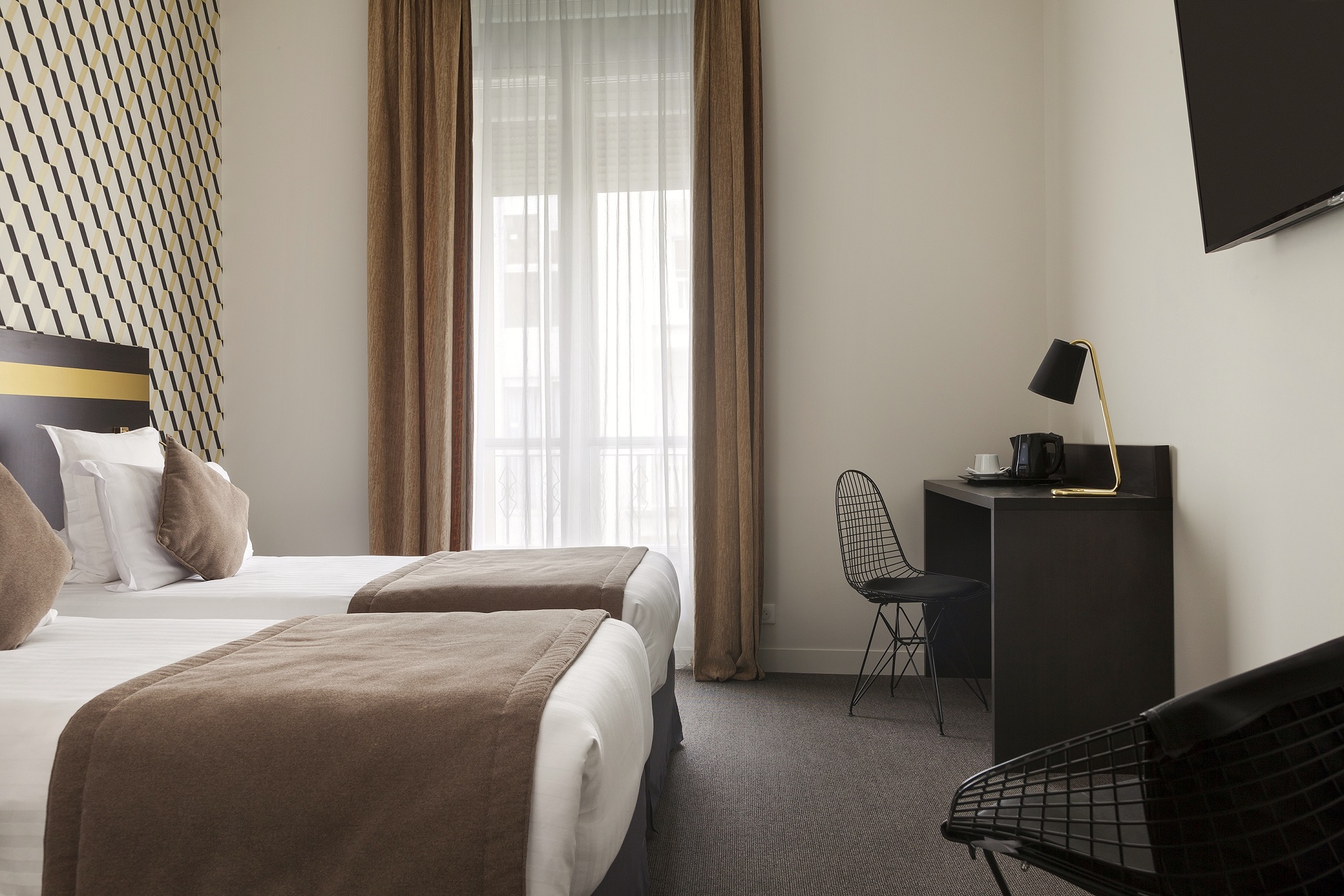 Superior, Twin Beds