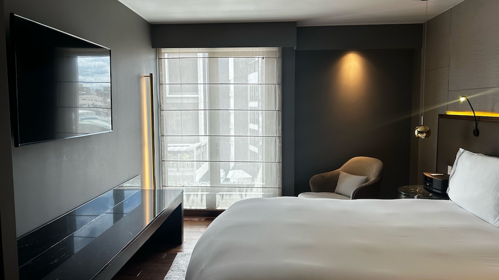 SUPERIOR, QUEEN BED
