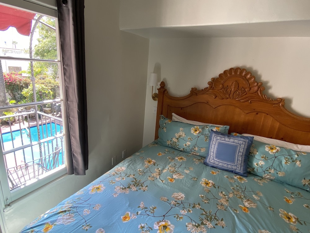 Villa Rosa Inn 36/78