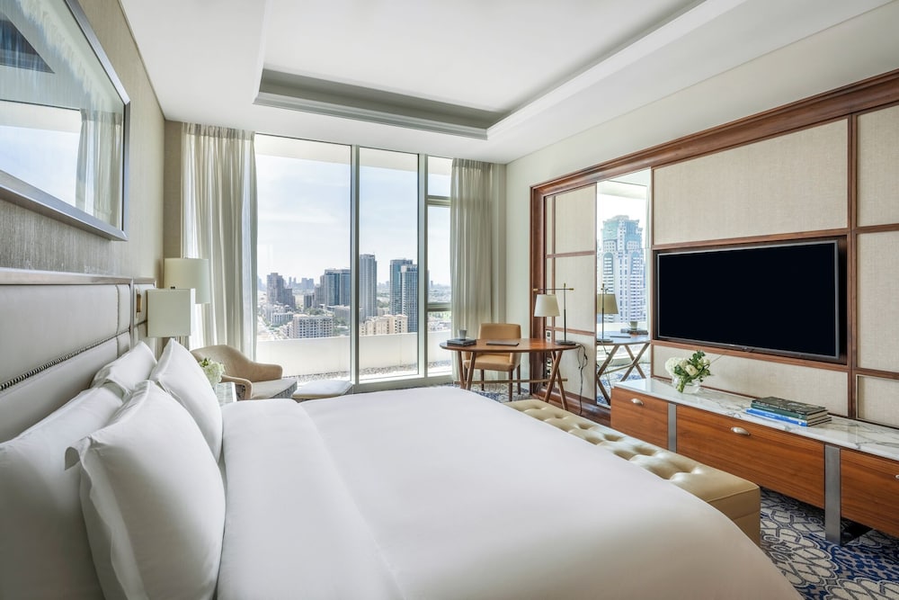 EXECUTIVE, KING BED