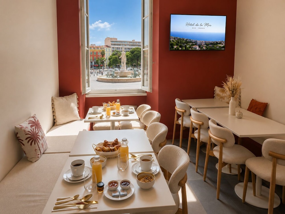 Hotel De La Mer 33/50