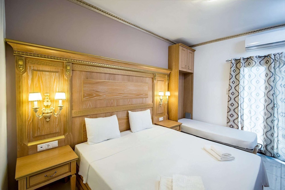 Greek Pride Hotel 9/50