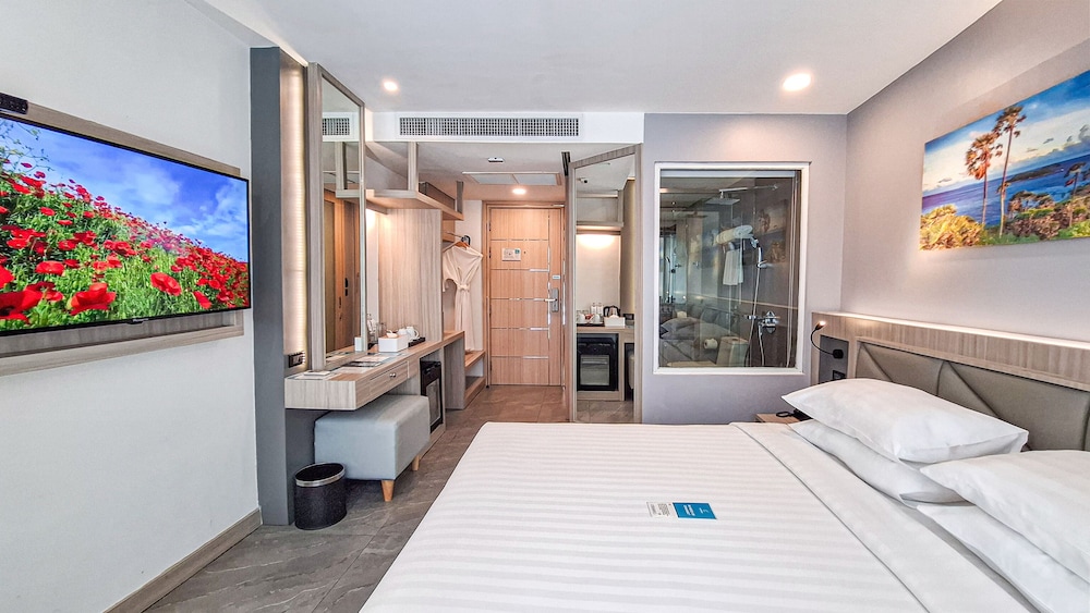 Superior Standard King Room Balcony