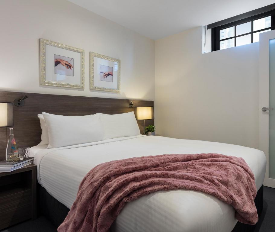 Heritage, Queen Bed