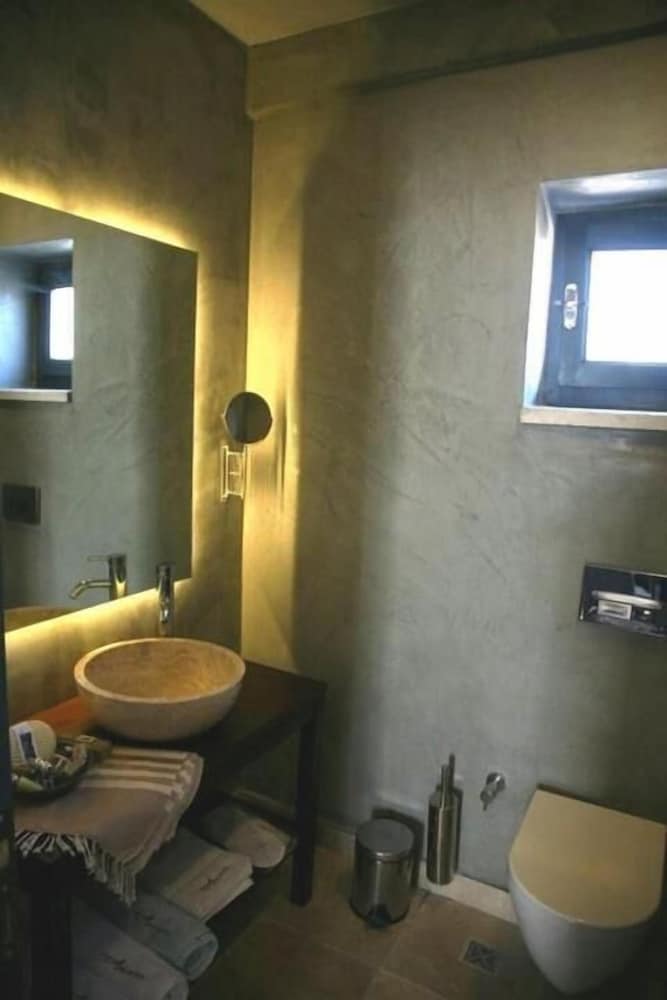 Anemos Hotel 45/46