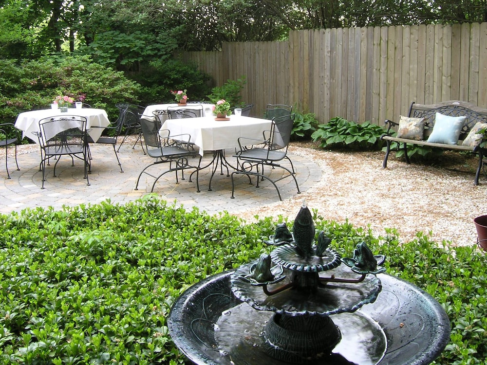 Fairville Inn 49/55