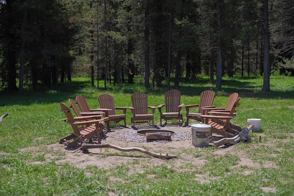 Starlight Retreat Yellowstone 29/32