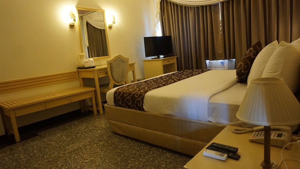Hotel Poonja International 12/18