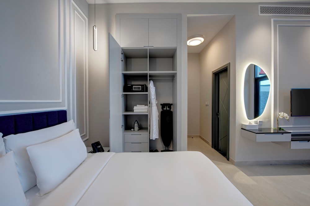 CHALET KING BED WITH BALCONY