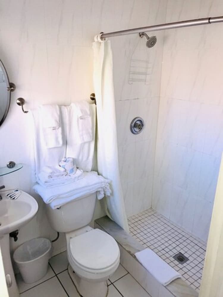 Ebb Tide Resort Oceanfront 22/69