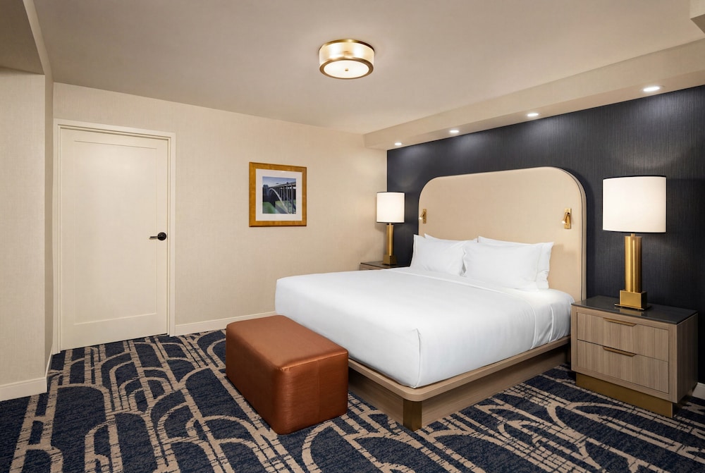 Suite, 2 King Beds, Falls View, 2 Bathrooms 2/6