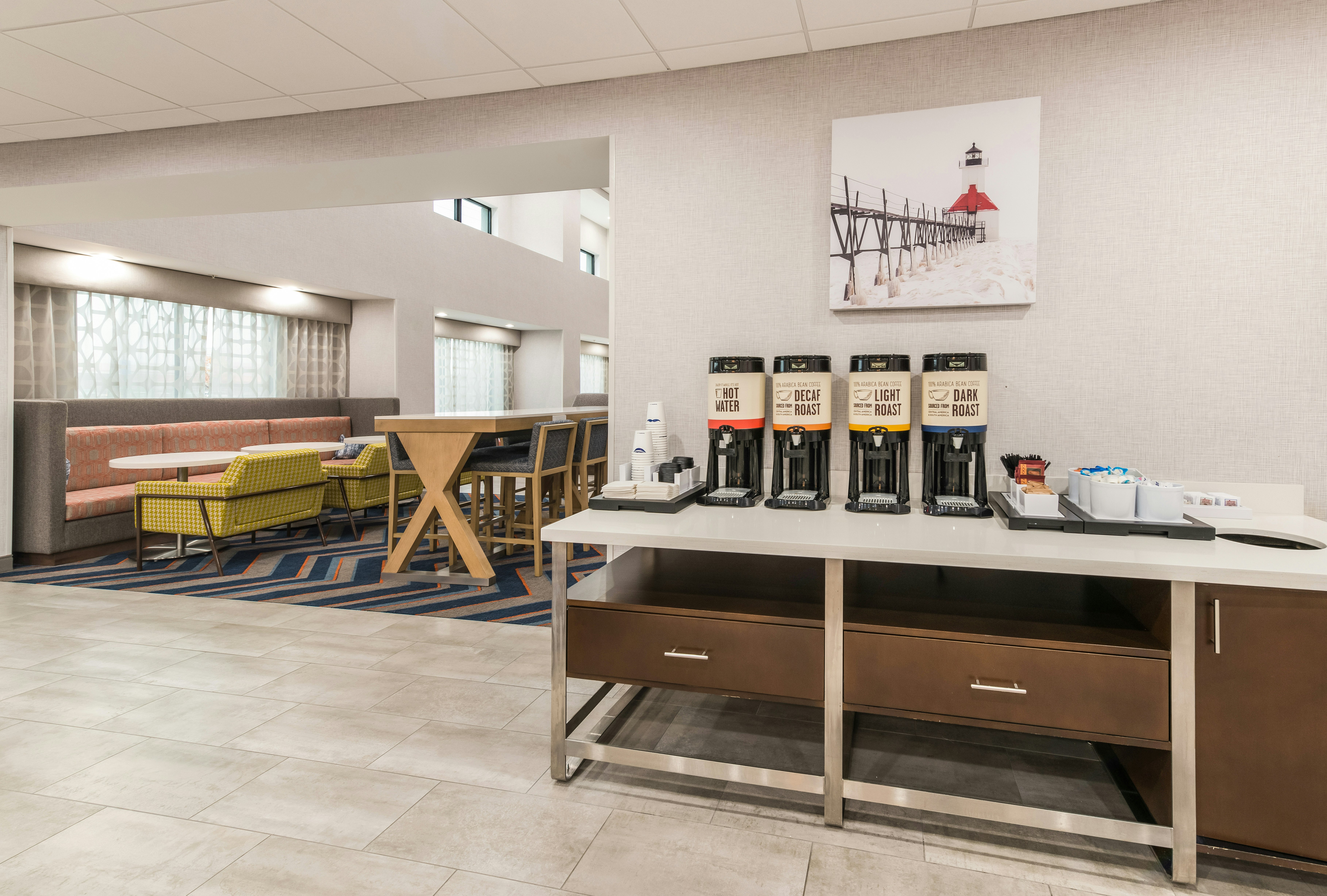 Hampton Inn and Suites Benton Harbor MI 32/47
