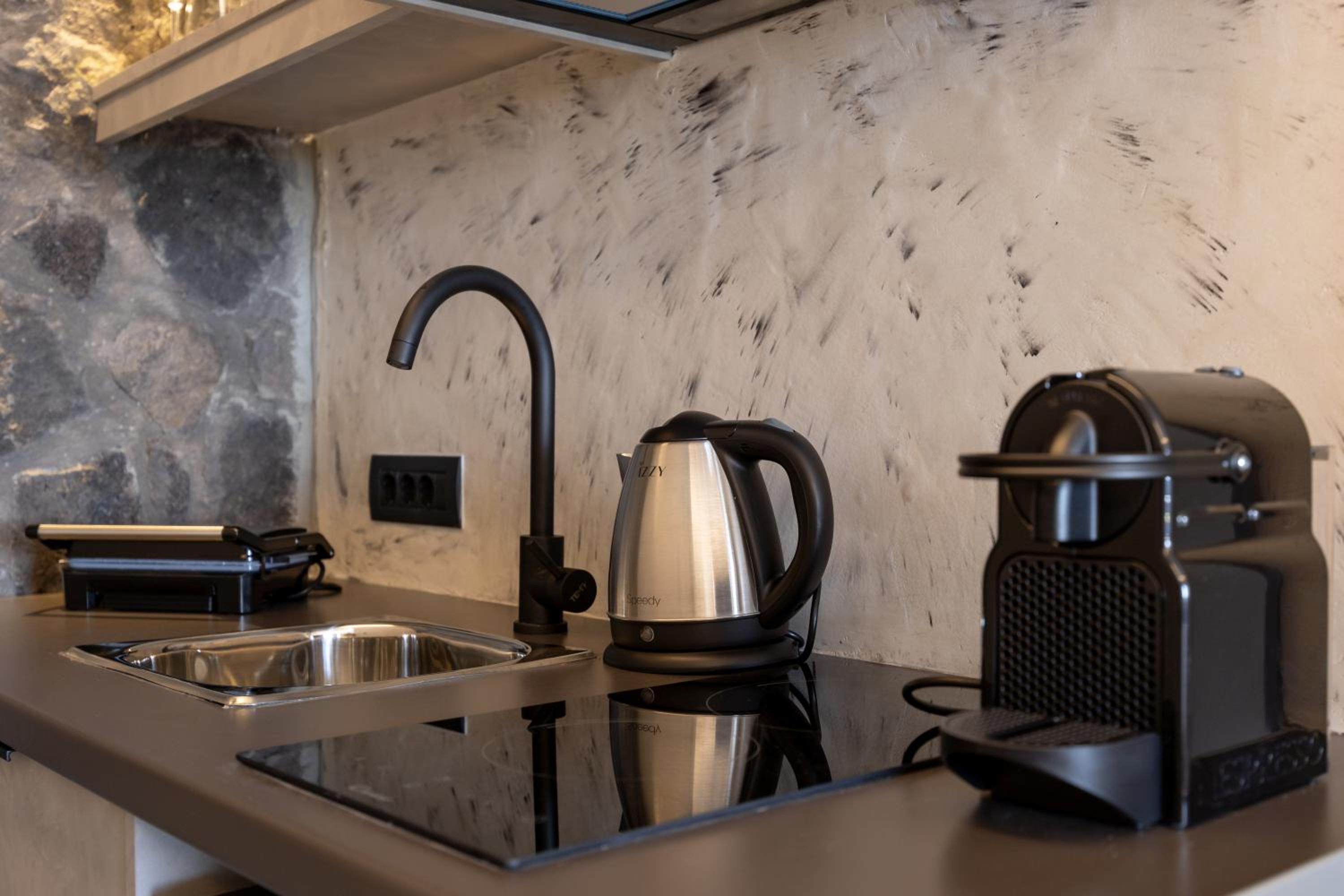 Nastram Suites Oia 17/30