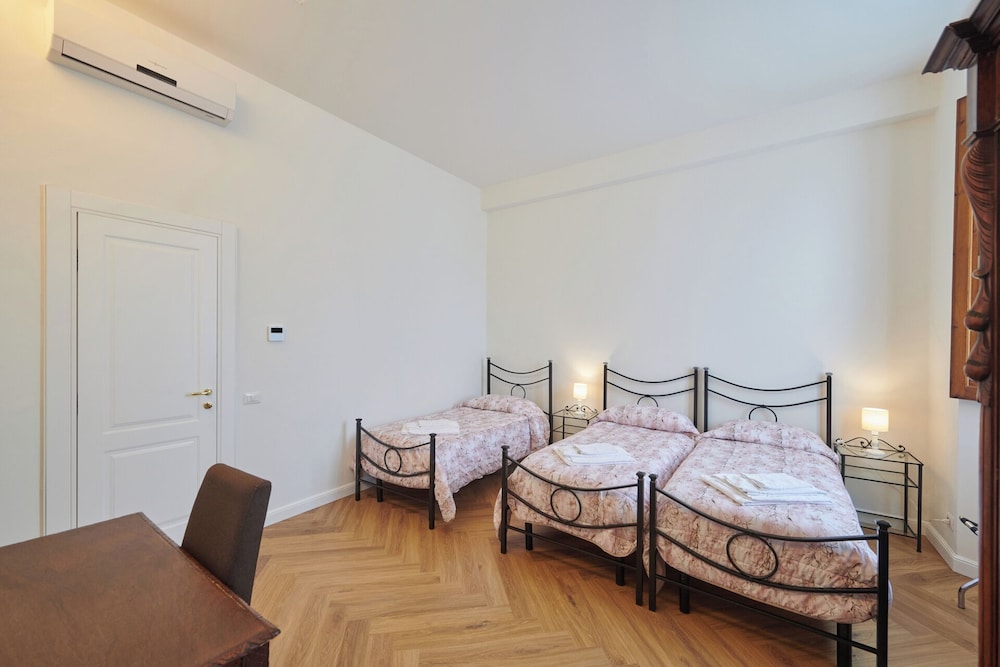 ROOM, TRIPLE
