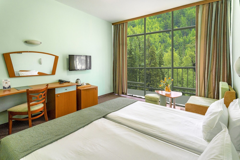Palm Beach Hotel - All Inclusive with Free beach package & Private Beach 16/50