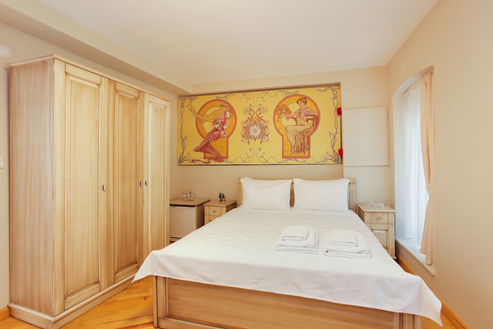 DELUXE, SUITE, BALCONY