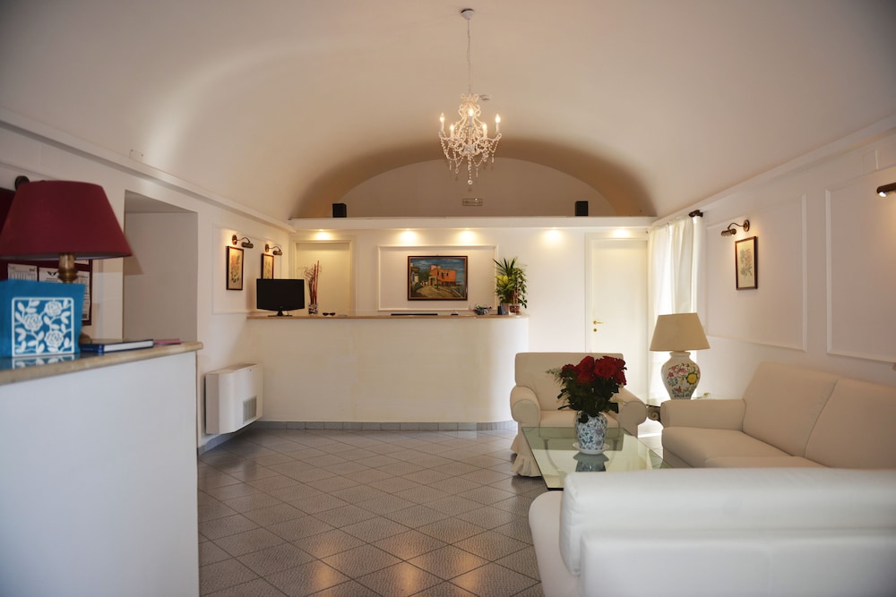Palatium Mari Hotel 10/75