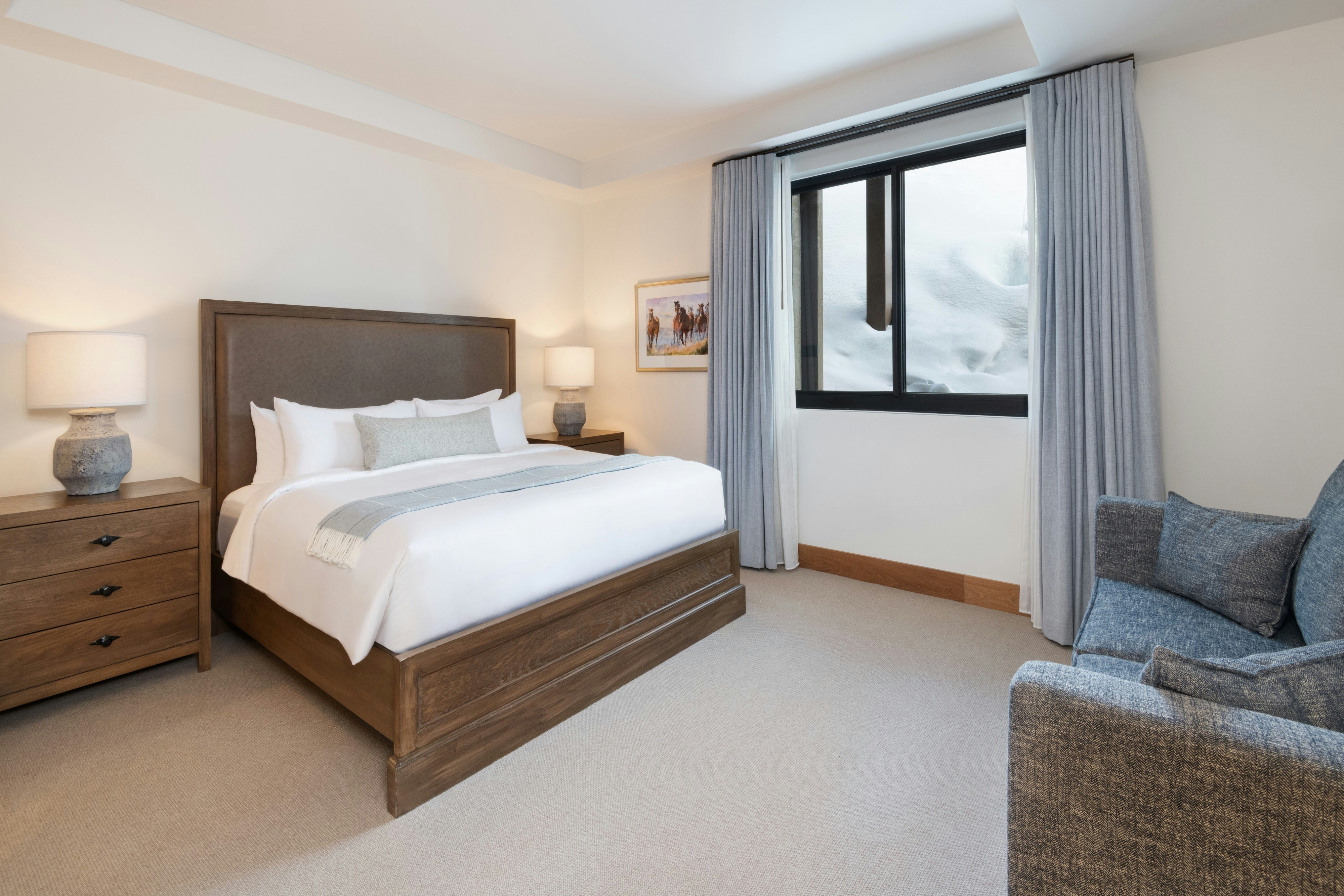 Room, King Bed, Lobby View