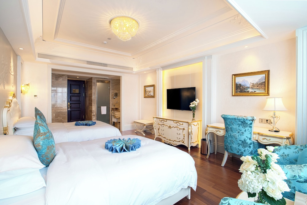 BUSINESS, 2 DOUBLE BEDS