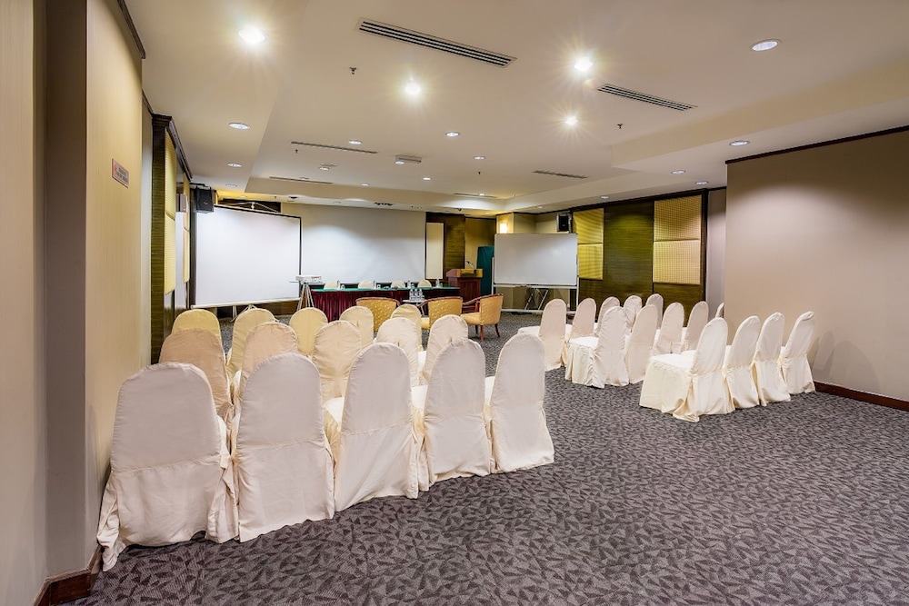 Crystal Crown Kuala Lumpur 52/59