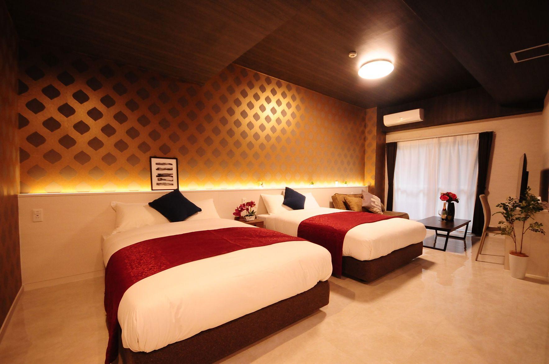DELUXE, TWIN BEDS