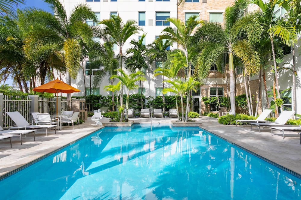 Hyatt House San Juan 70/74