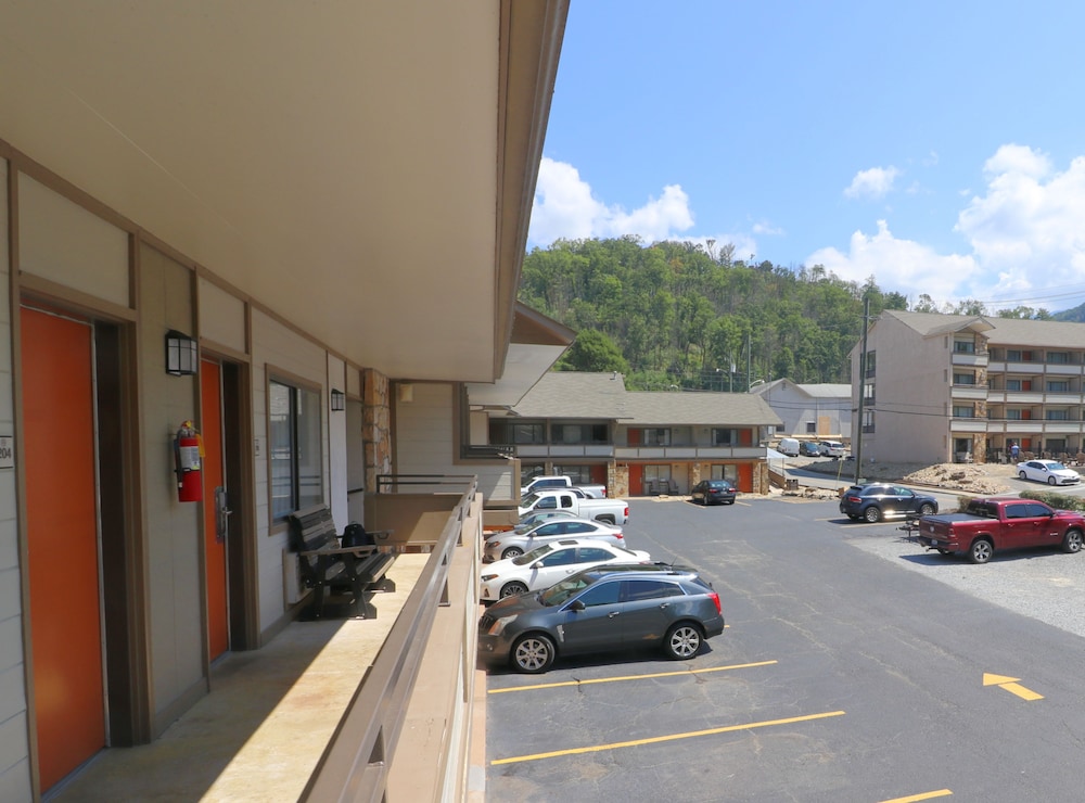 Best Western Johnson's Inn Downtown Gatlinburg 53/62
