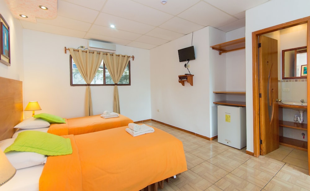 Twin Lodge Galapagos Hotel 31/68