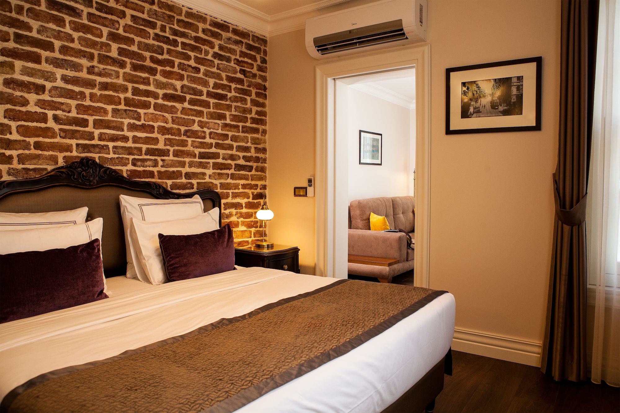 2 BEDROOMS, DELUXE, APARTMENT