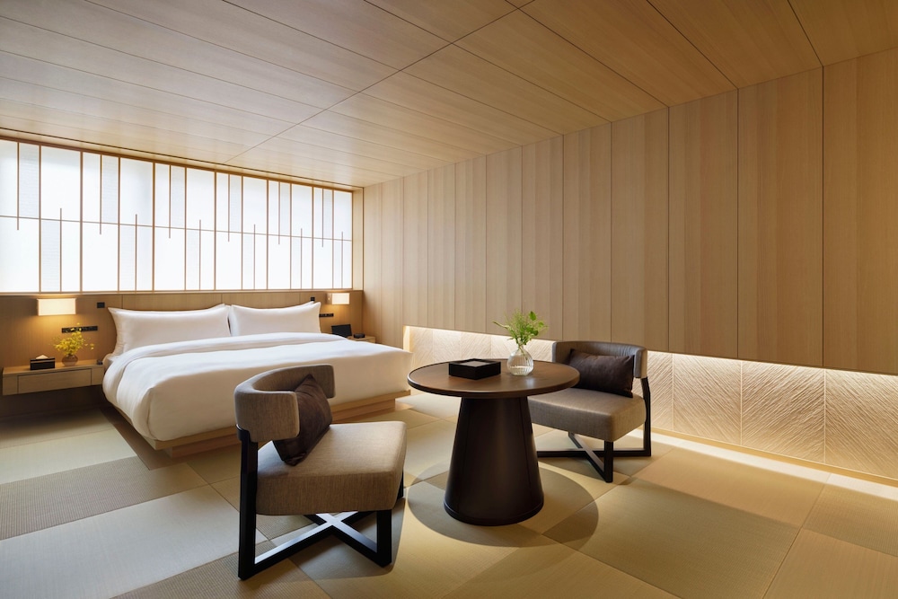 Deluxe, King Bed