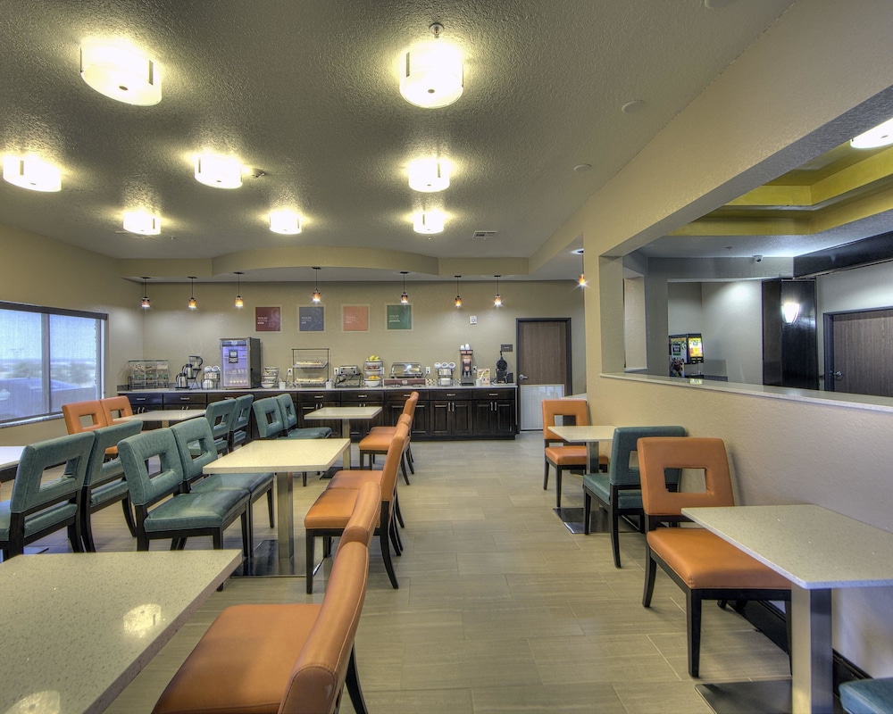 Comfort Inn & Suites Fort Worth West I-30 NAS JRB 32/40