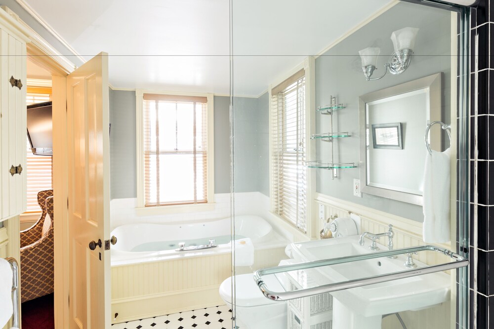 Brass Key Guesthouse - Adults Only 25/67
