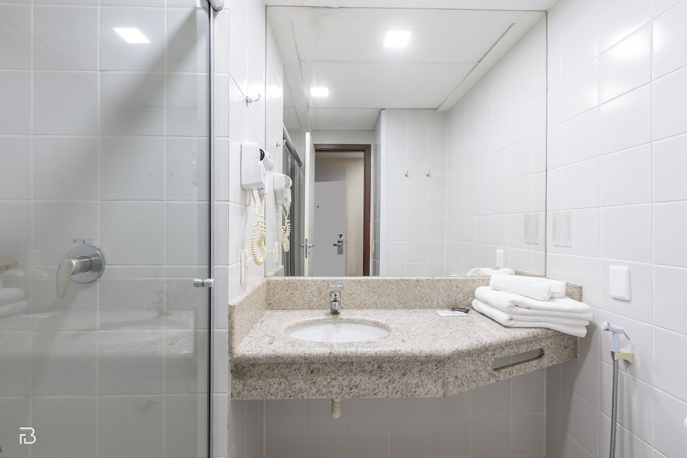 EXECUTIVE INN 48/50