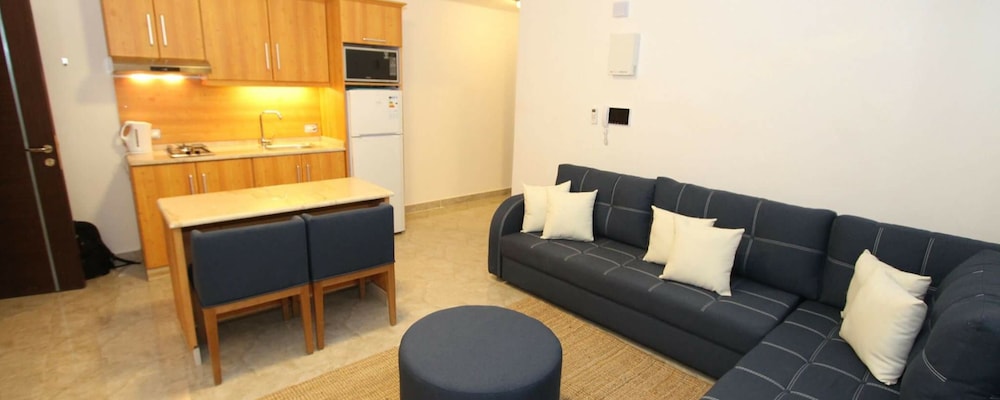 The Royal Luxury Apartments & studios 40/50