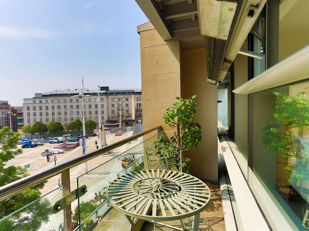 Live In Leeds Millenium Square Apartment 32/45